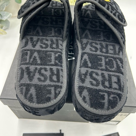 Men\'s Versace Medusa head slippers, size 43 made in Italy main image 10